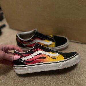 Old Skool Flaming Vans Women’s 6 (4.5)